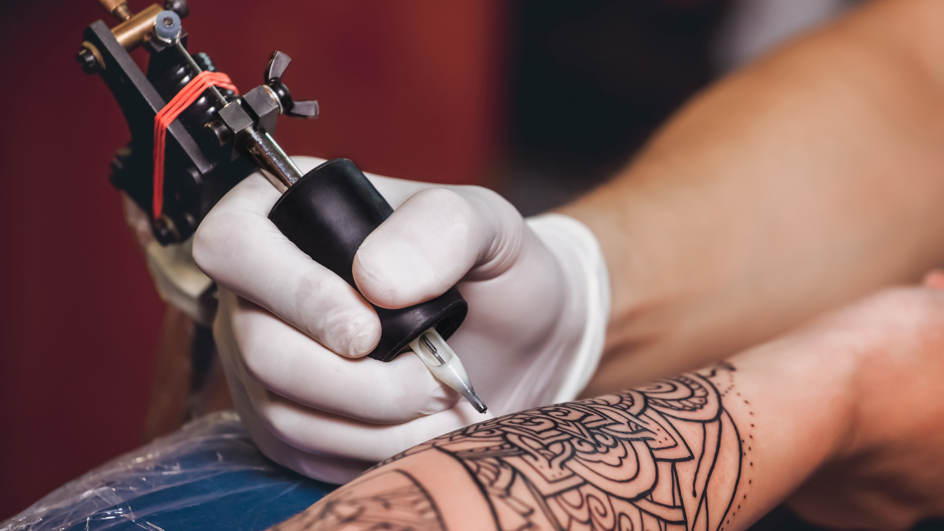 Formazione obbligatoria per coloro che esercitano attività di tatuaggio
